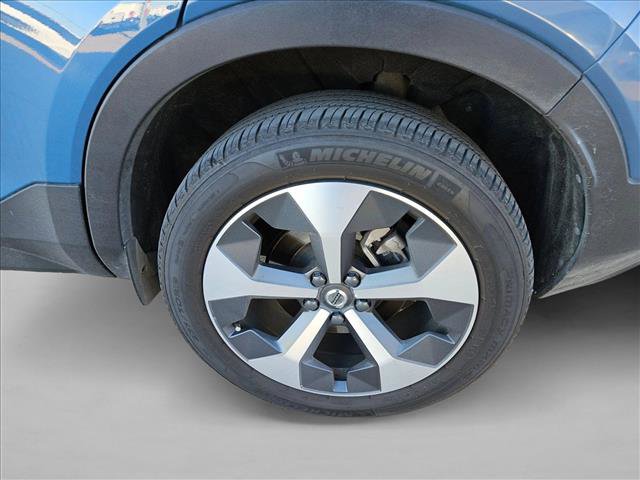 Used 2023 Volvo XC40 B5 Plus image 23