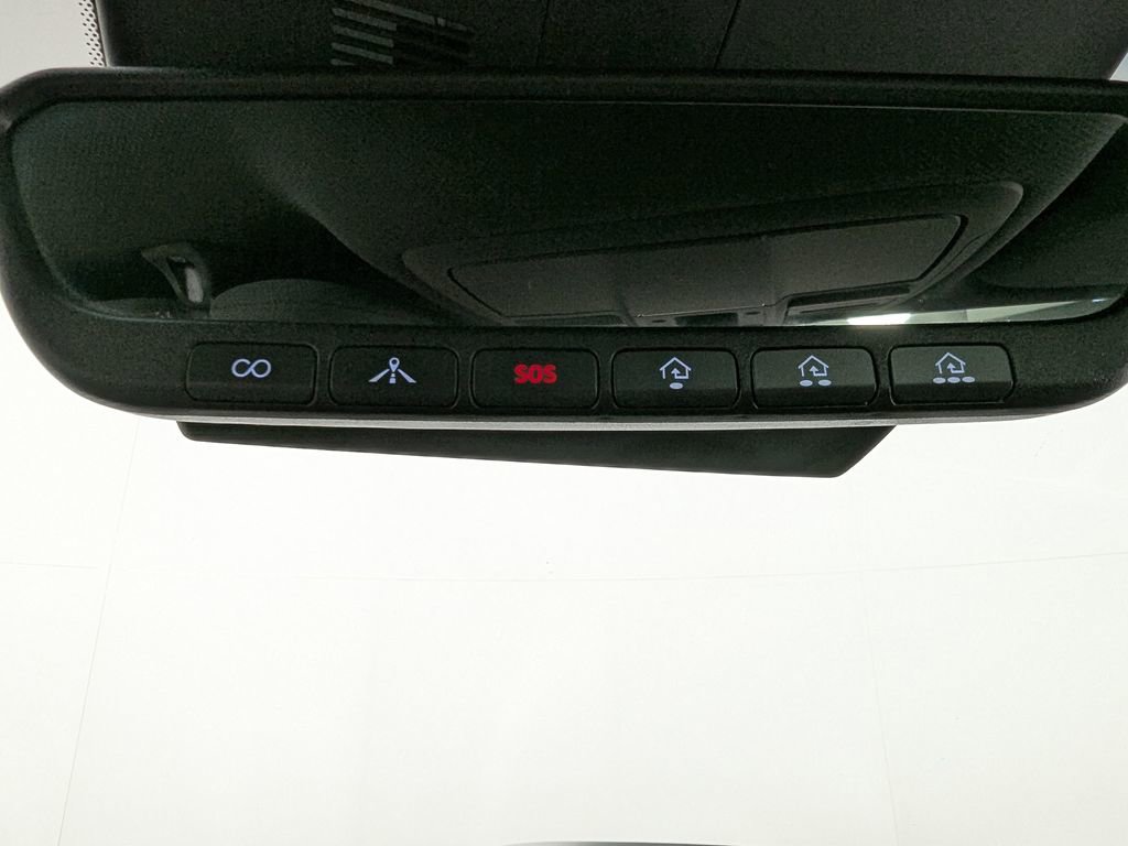 Used 2022 Genesis G70 2.0T w/ Prestige Package RWD image 33