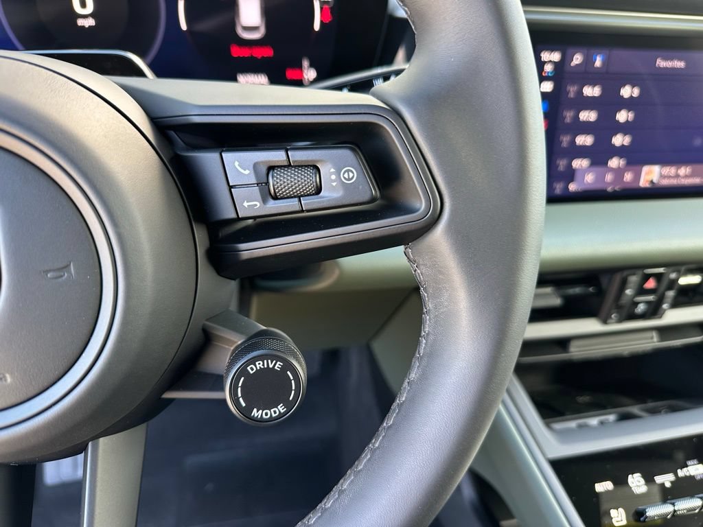 Used 2026 Porsche Macan Electric RWD image 17