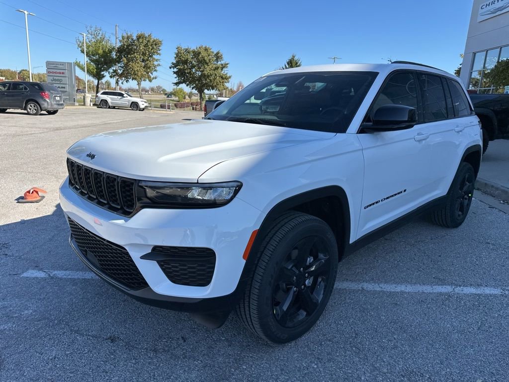 New 2025 Jeep Grand Cherokee Altitude AWD/4WD image 12