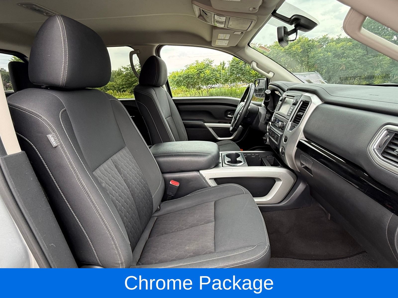 Used 2019 Nissan Titan SV w/ SV Convenience Package AWD/4WD image 23