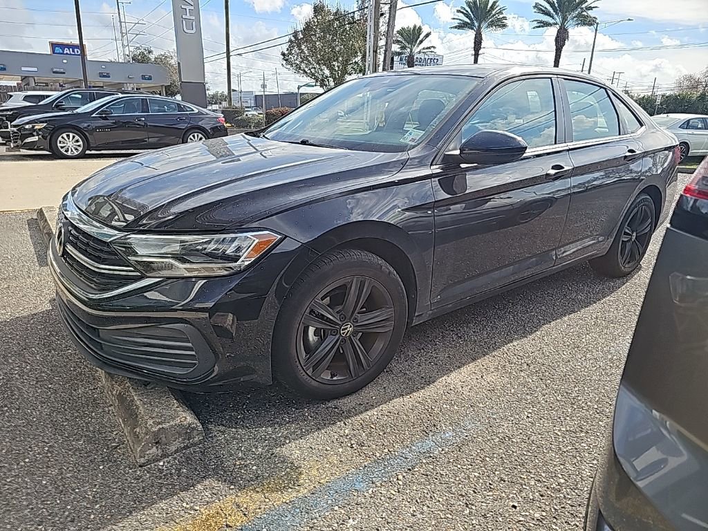Used 2023 Volkswagen Jetta SE w/ Panoramic Sunroof Package image 8