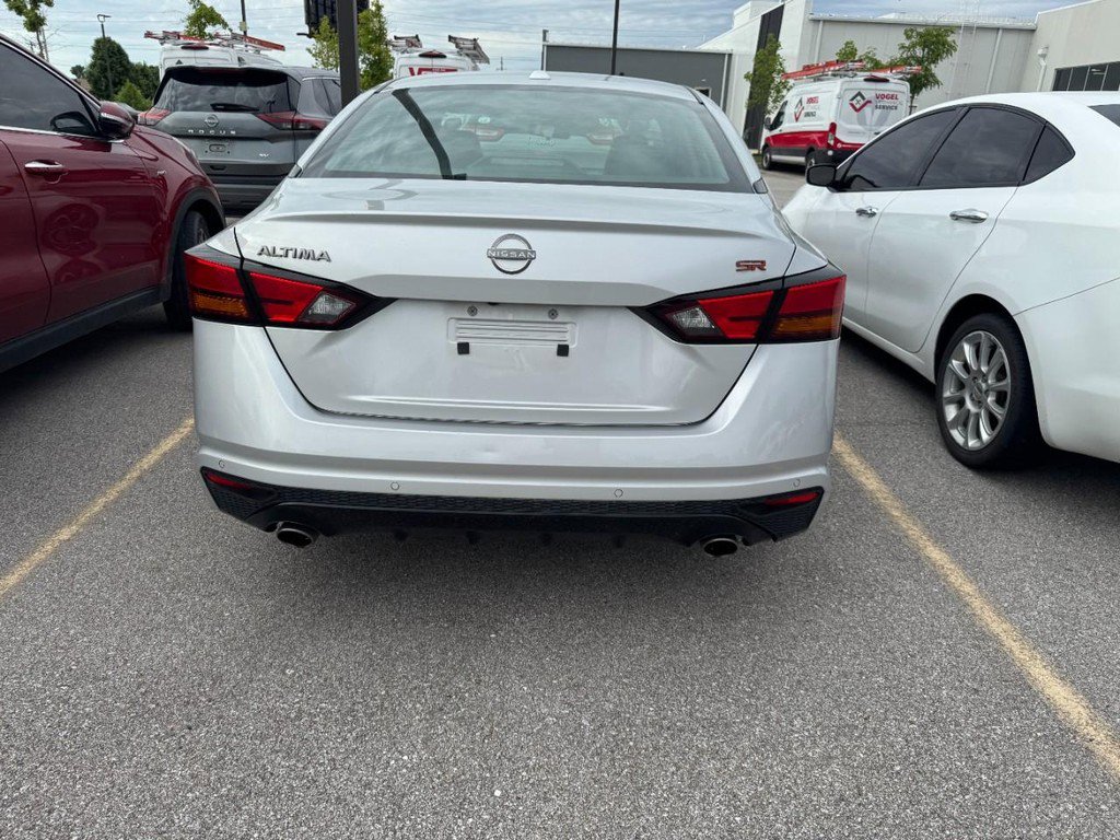 Used 2024 Nissan Altima 2.5 SR FWD image 11