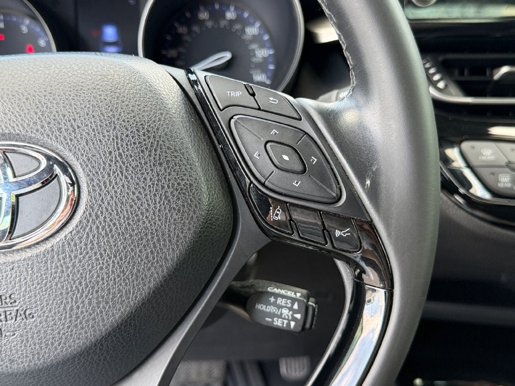 Used 2019 Toyota C-HR XLE FWD image 17