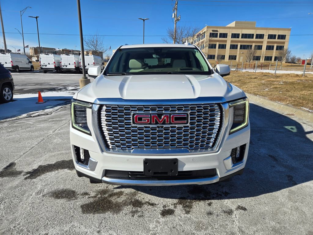 Used 2022 GMC Yukon XL Denali w/ Denali Premium Package image 10