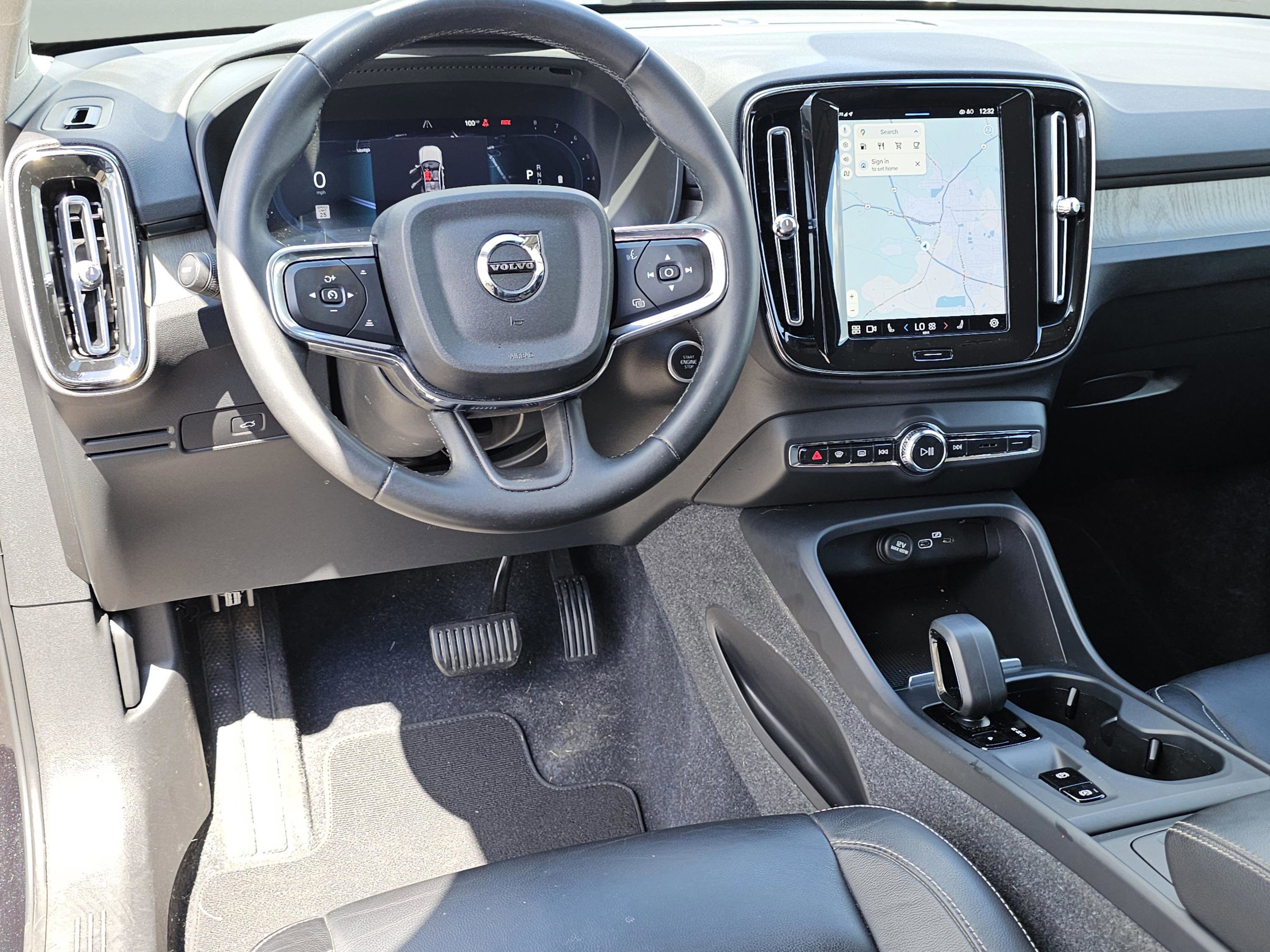 Used 2023 Volvo XC40 B5 Core image 31