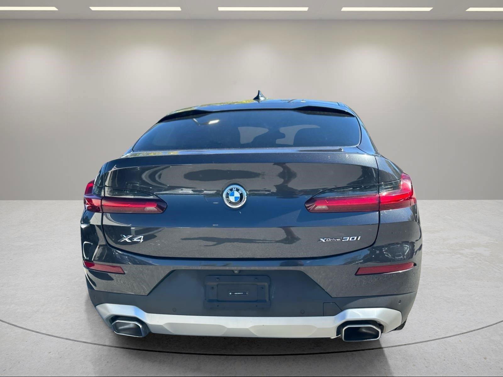 Used 2024 BMW X4 xDrive30i w/ Parking Assistance Package AWD/4WD image 14
