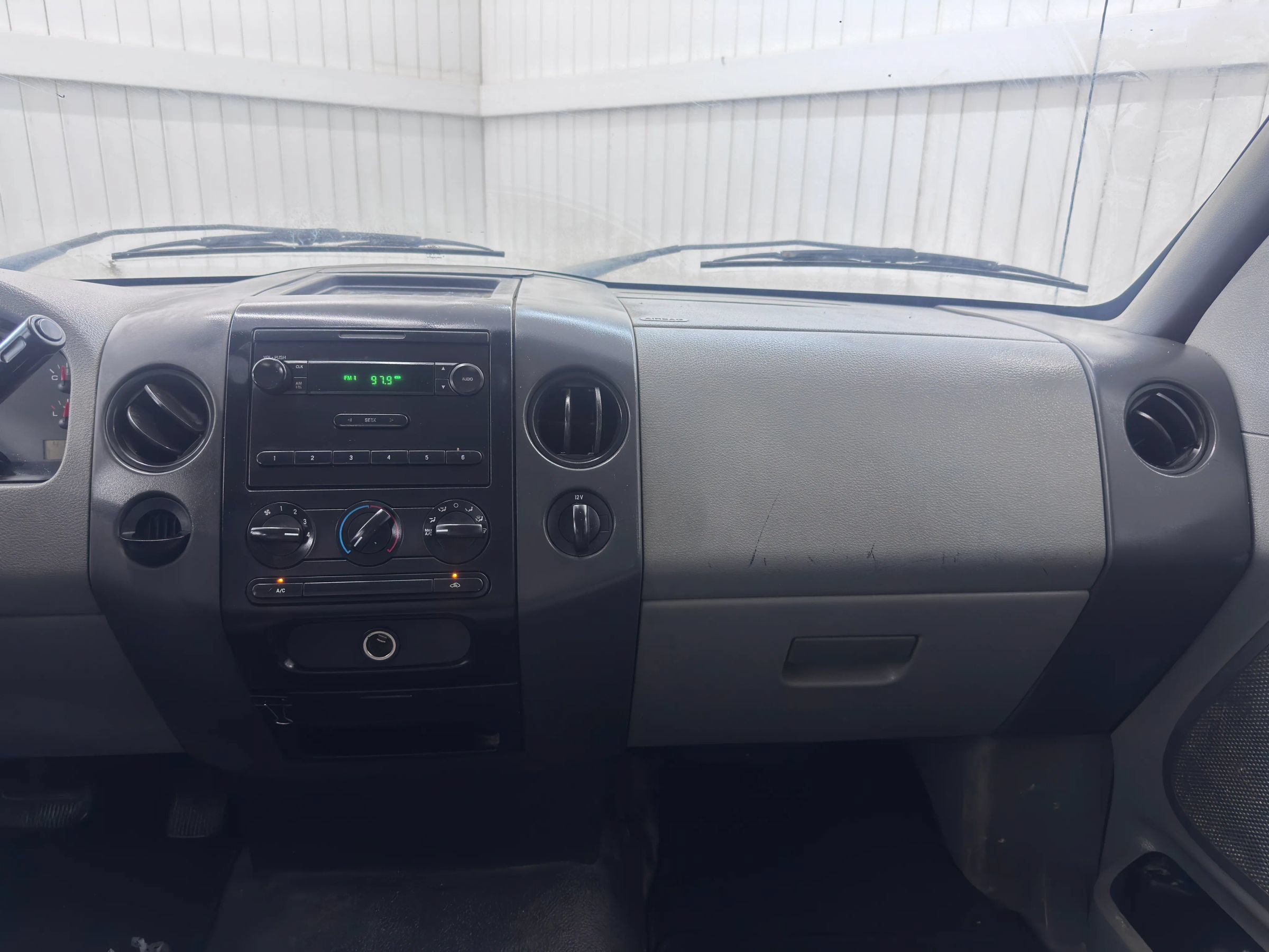 Used 2005 Ford F150 XL RWD image 14