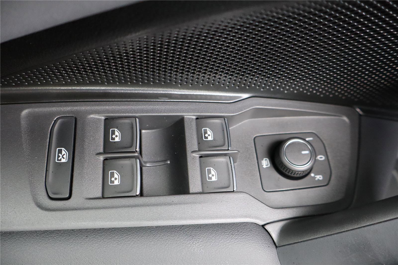 New 2026 Volkswagen Tiguan SE R-Line image 13