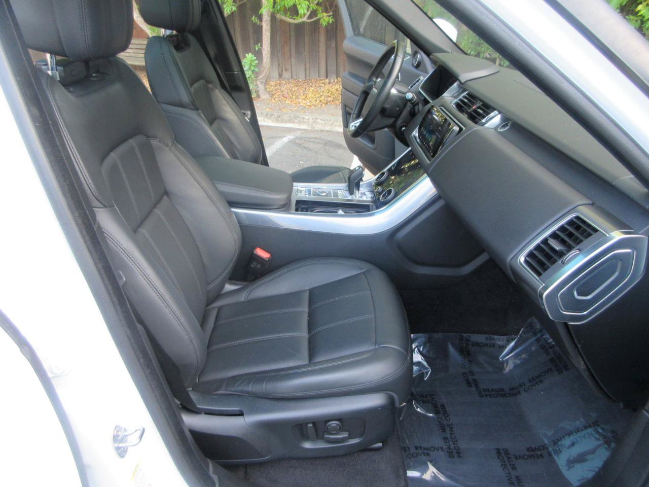 Used 2020 Land Rover Range Rover Sport SE AWD/4WD image 23