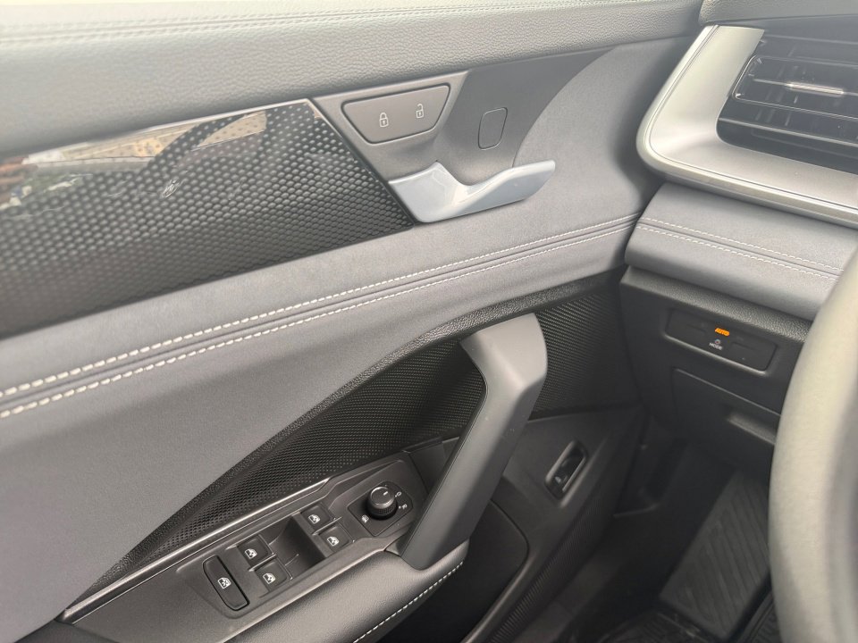 New 2026 Volkswagen Tiguan SE AWD/4WD image 32