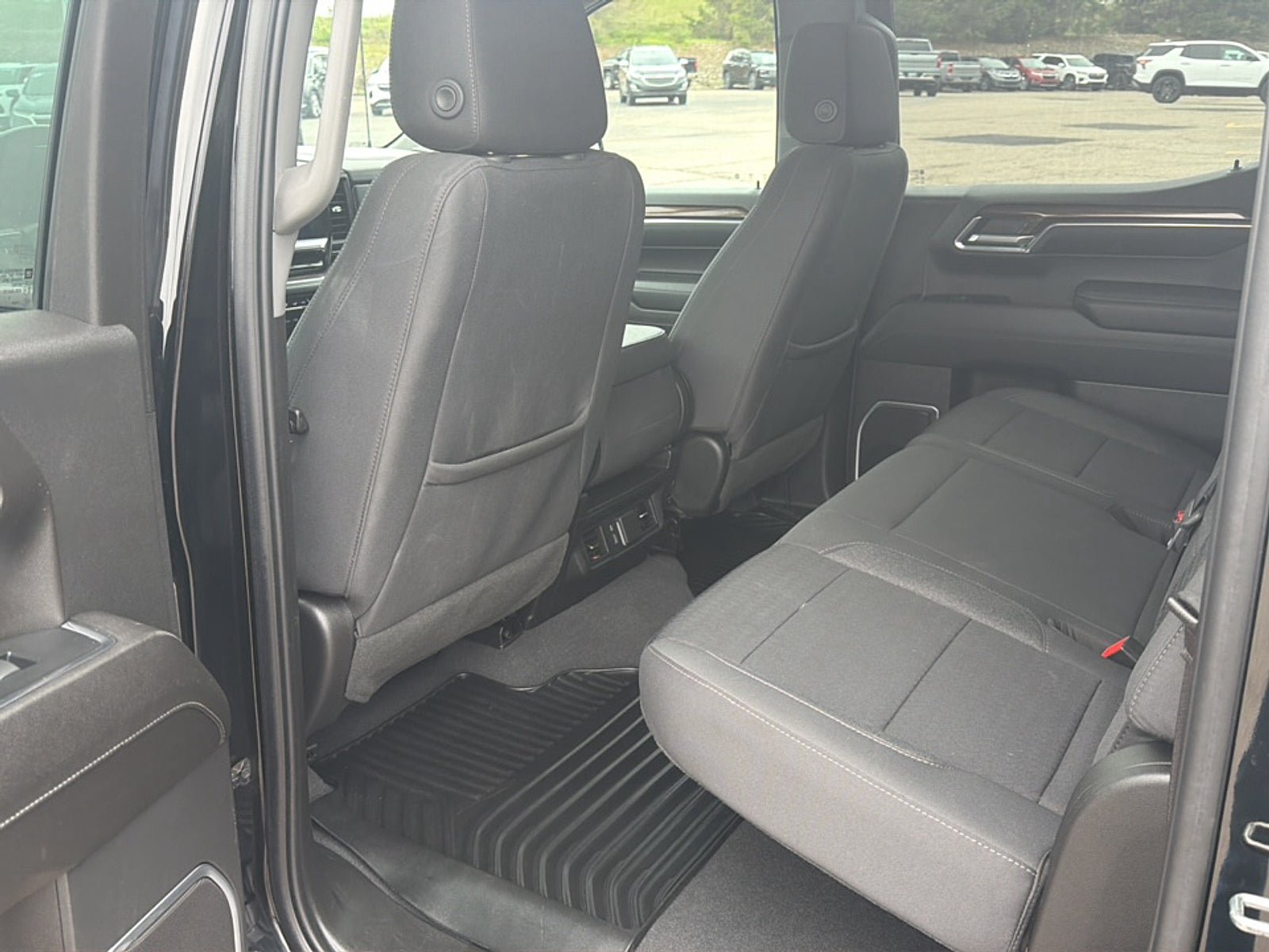 Used 2023 Chevrolet Silverado 1500 LT AWD/4WD image 17