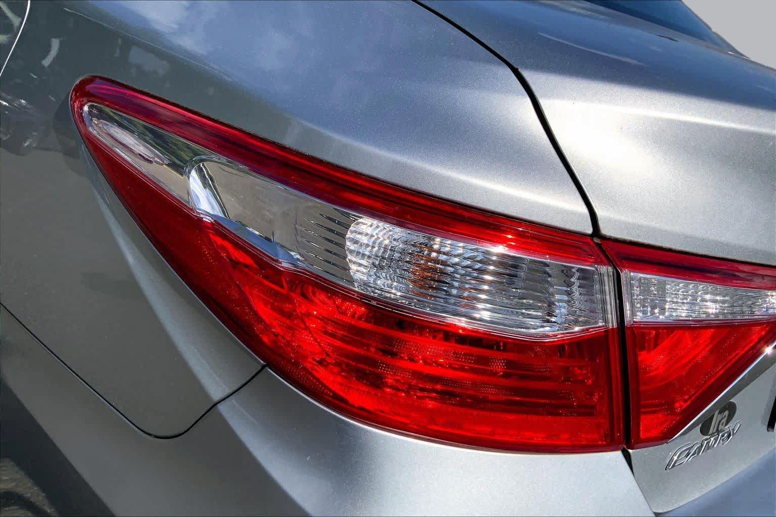 Used 2016 Toyota Camry LE FWD image 29