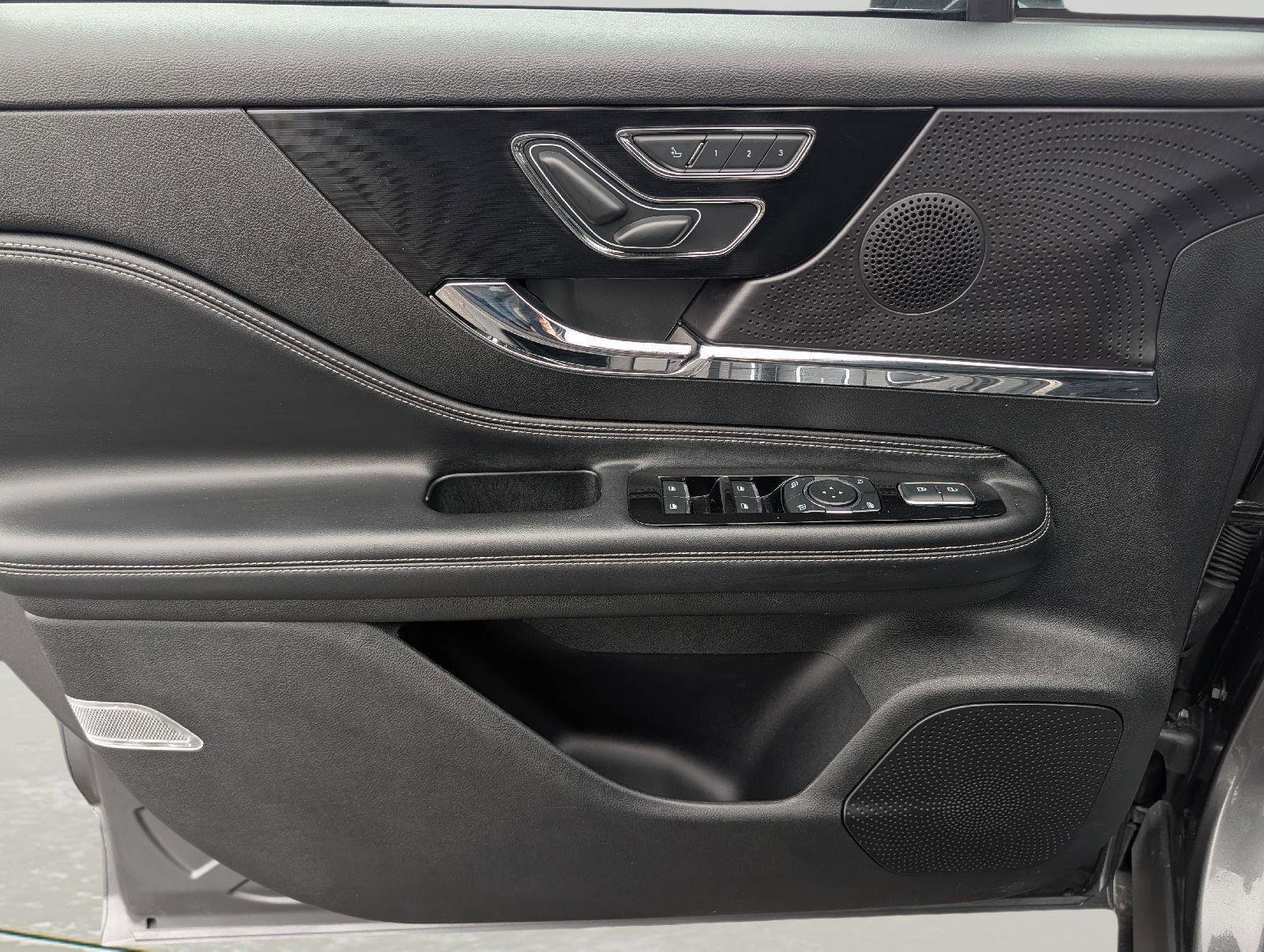 Used 2023 Lincoln Corsair Reserve image 7