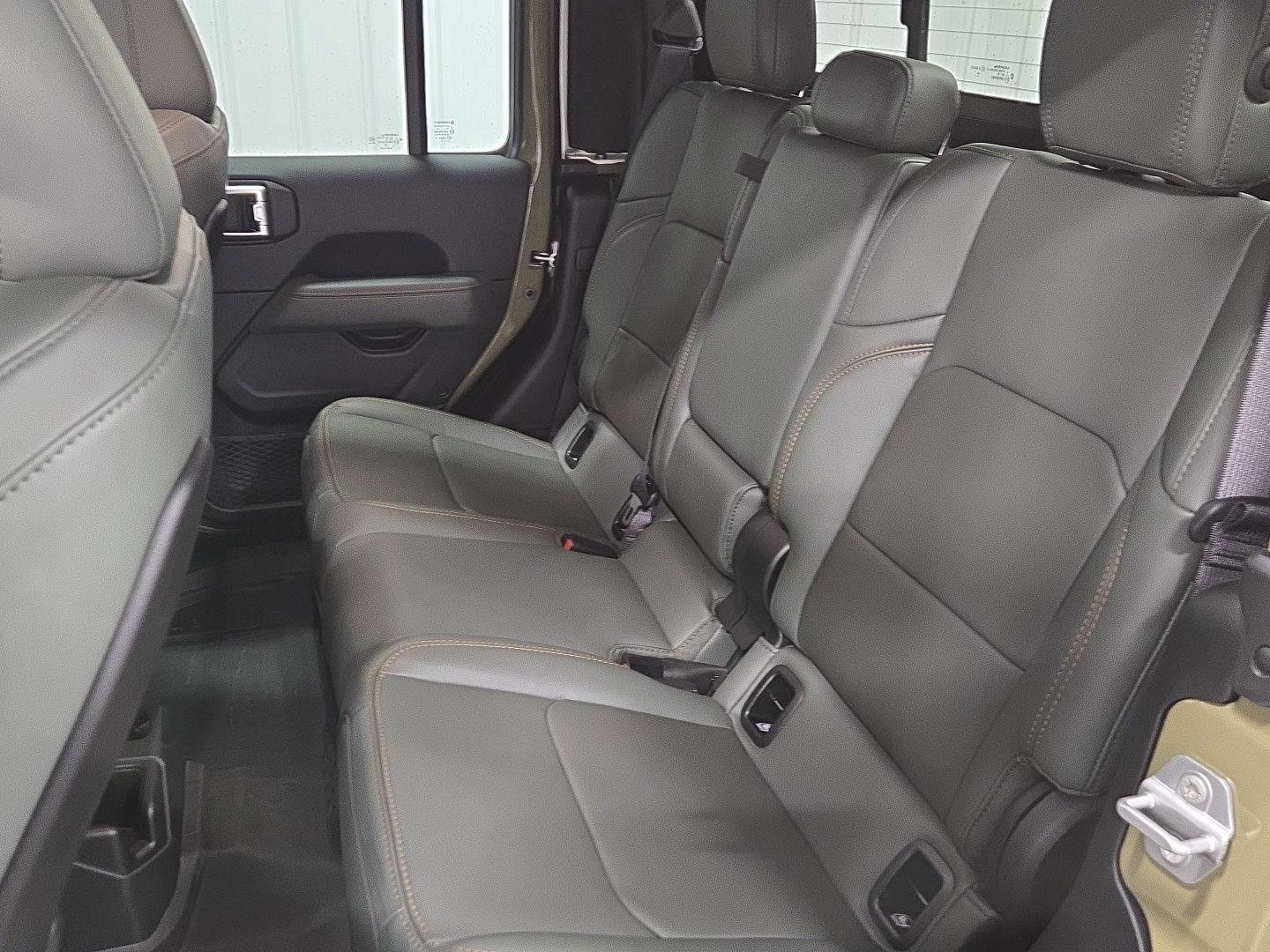 Used 2025 Jeep Gladiator Mojave image 15