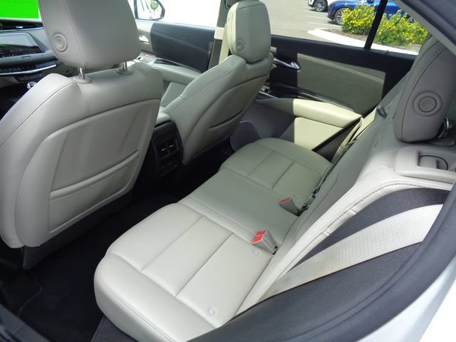 Used 2021 Cadillac XT4 Luxury w/ Cold Weather Package FWD image 19