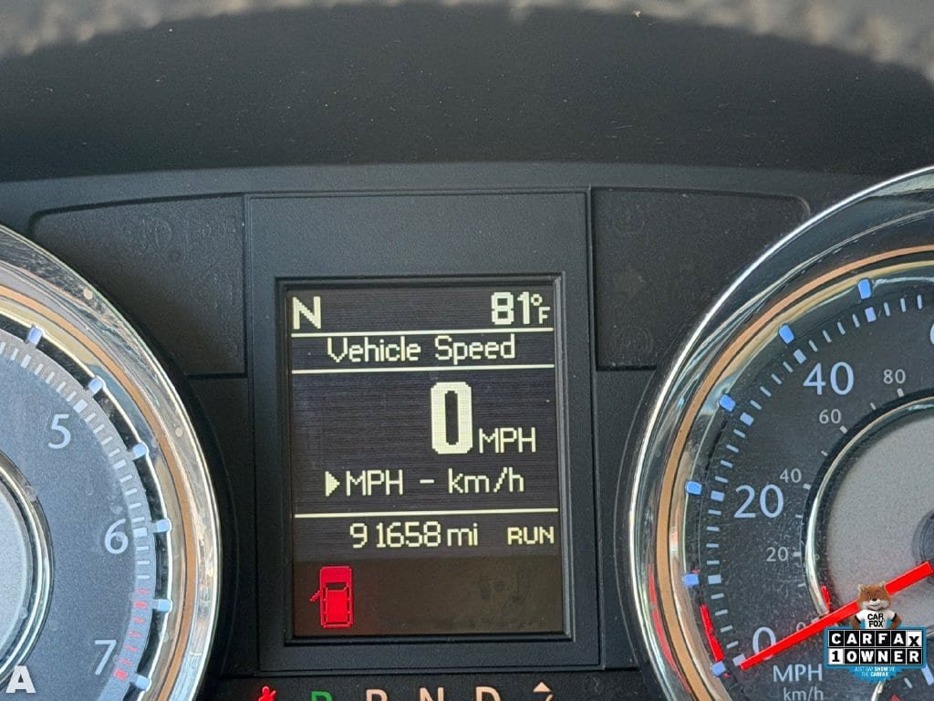 Used 2014 Chrysler Town & Country Touring FWD image 24