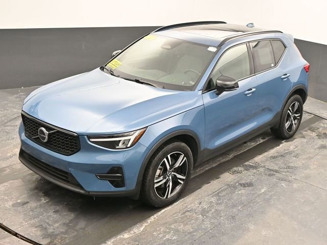 Used 2024 Volvo XC40 B5 Core image 37