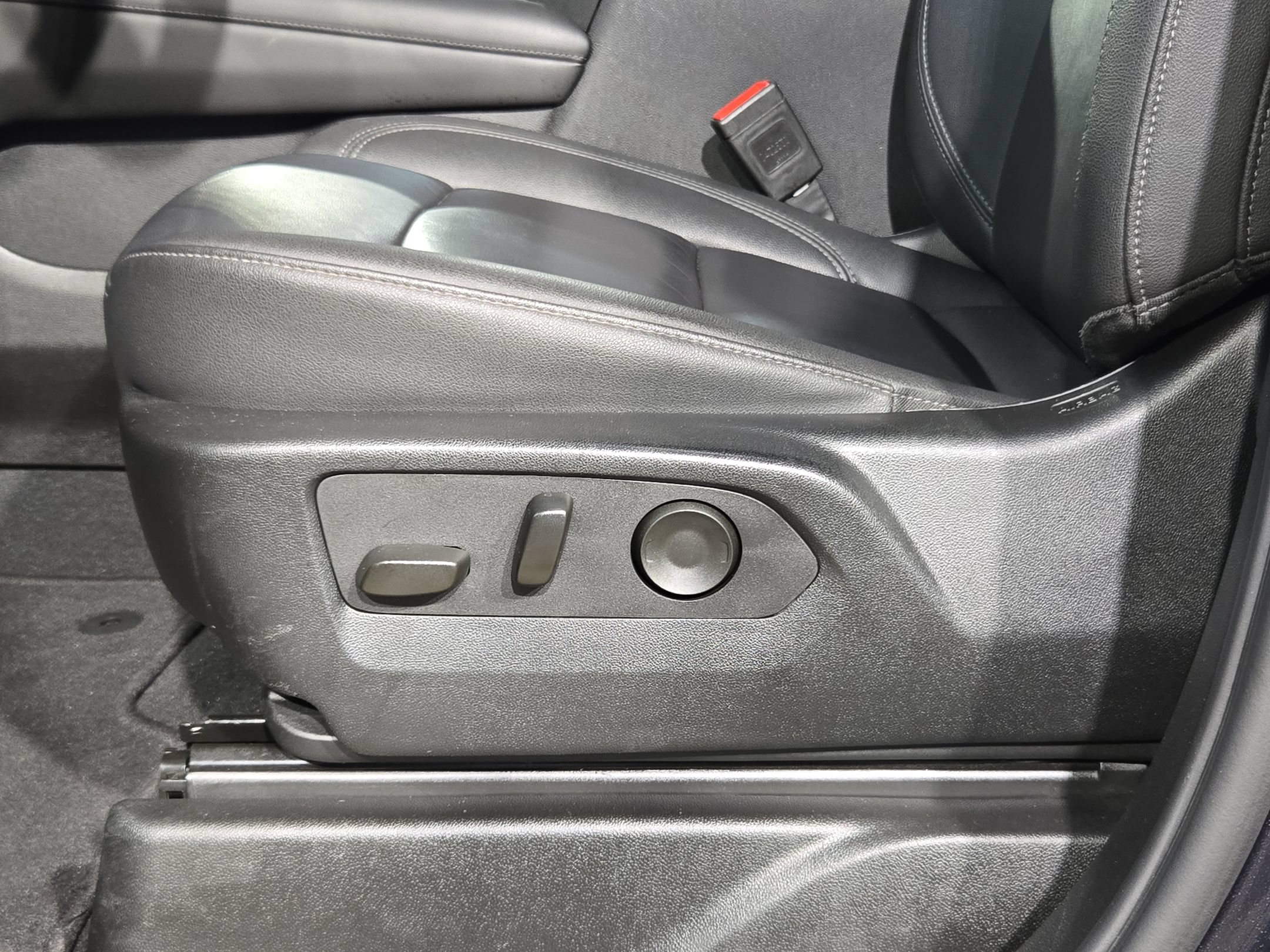 Used 2025 Chevrolet Tahoe Z71 AWD/4WD image 21