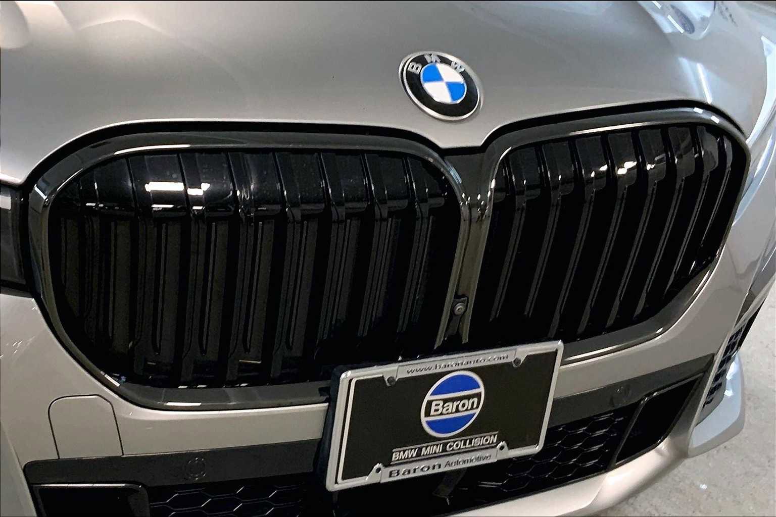 Used 2021 BMW 750i xDrive w/ Autobahn Package AWD/4WD image 32