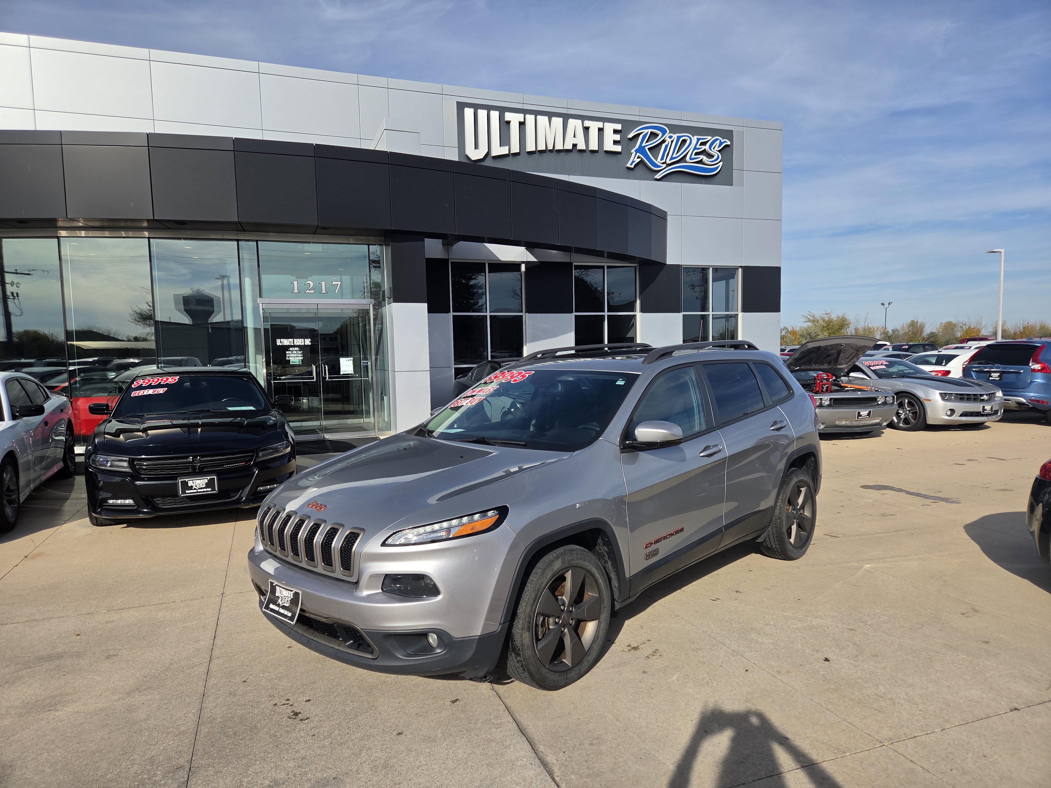 Used 2016 Jeep Cherokee 75th Anniversary FWD image 1