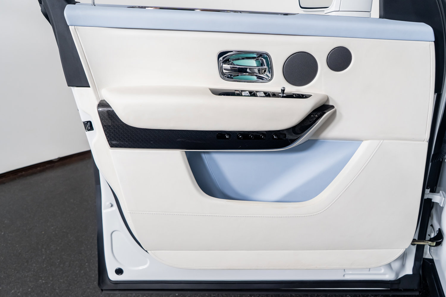 Used 2023 Rolls-Royce Cullinan Black Badge image 35