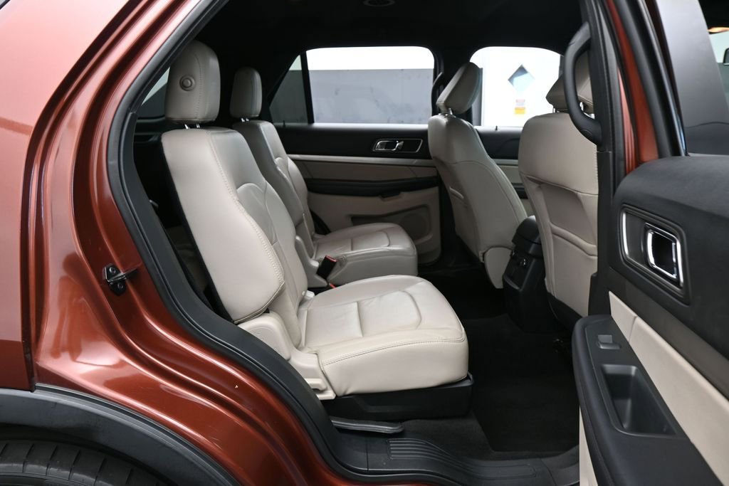 Used 2018 Ford Explorer XLT w/ Equipment Group 202A FWD image 36