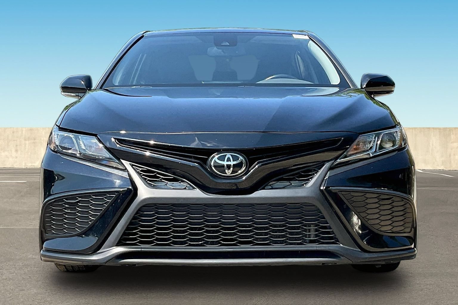 Used 2024 Toyota Camry SE w/ Convenience Package FWD image 2