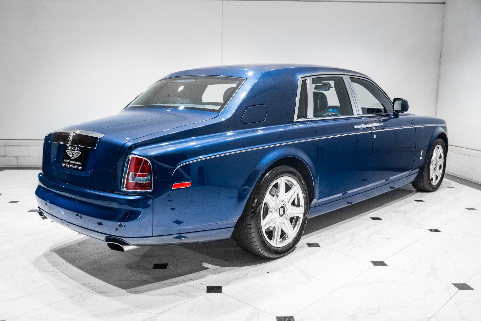 Used 2011 Rolls-Royce Phantom Sedan RWD image 10