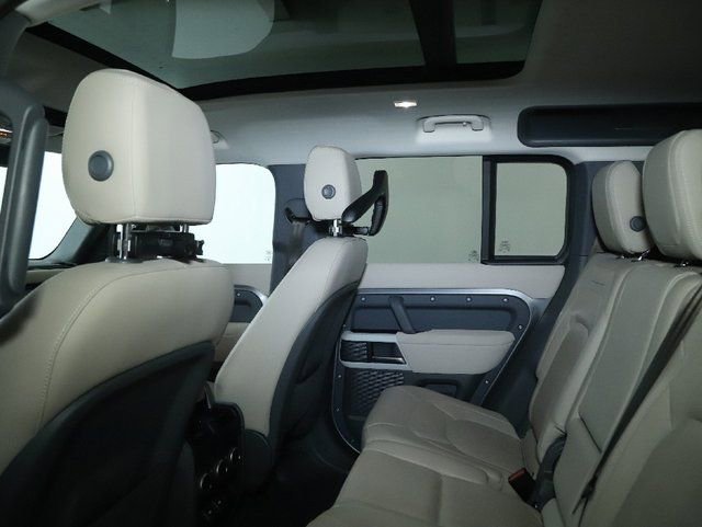 Used 2023 Land Rover Defender 110 SE image 19