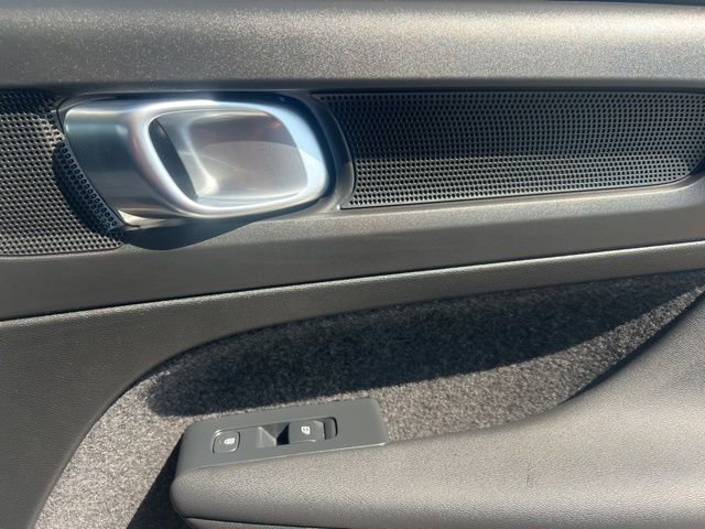 Used 2025 Volvo XC40 B5 Core w/ Climate Package image 28