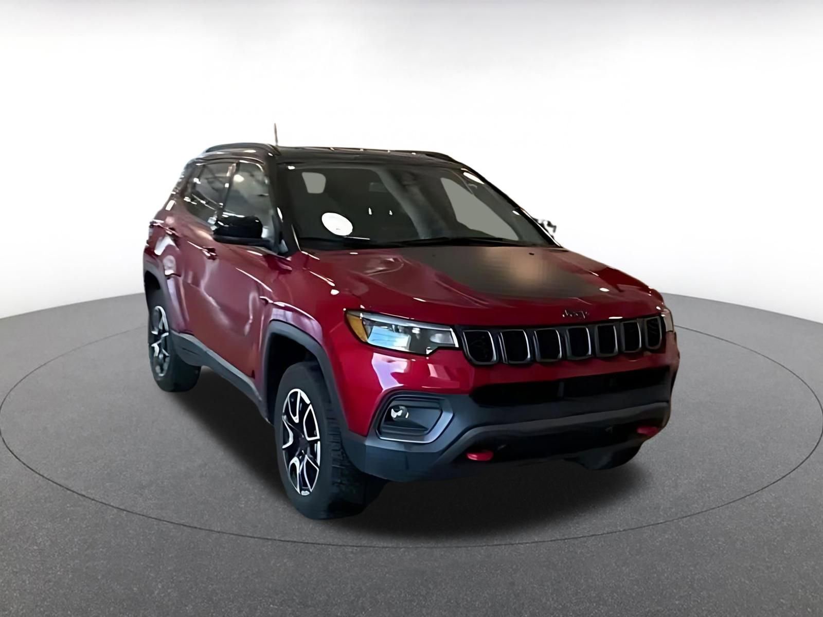 Used 2025 Jeep Compass Trailhawk AWD/4WD image 4