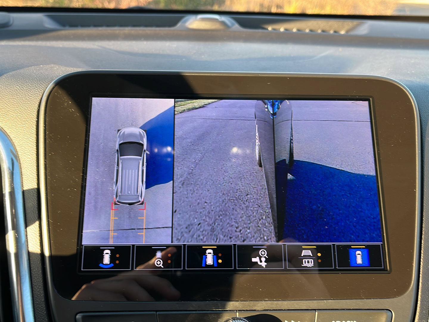 Used 2023 Chevrolet Equinox LT image 24