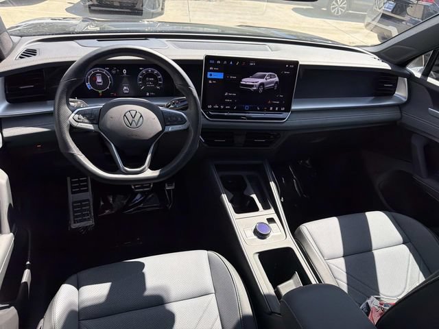 Certified 2025 Volkswagen Tiguan SE R-Line FWD image 7