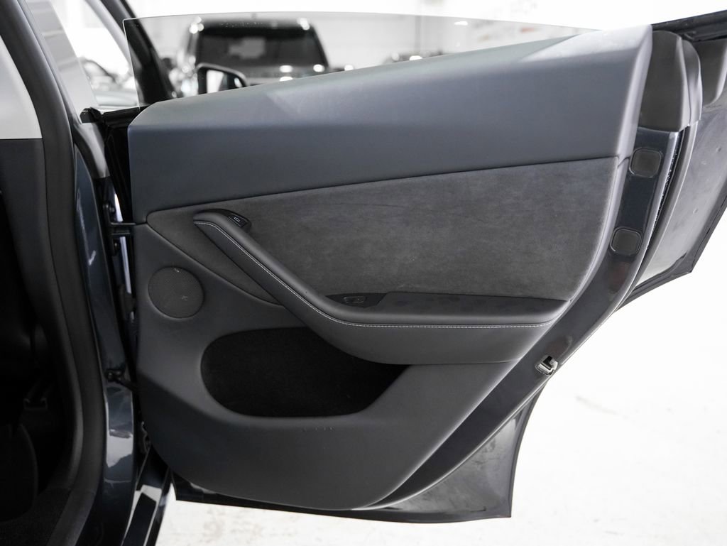 Used 2024 Tesla Model Y Long Range AWD/4WD image 34