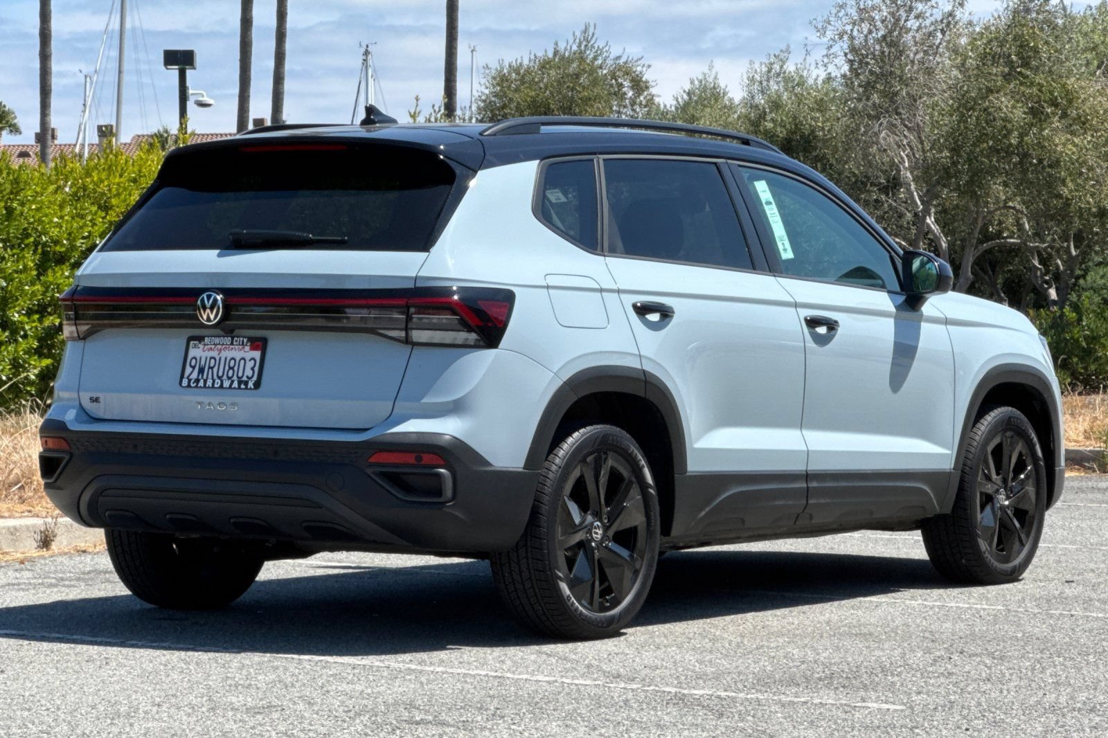 Certified 2026 Volkswagen Taos SE FWD image 4