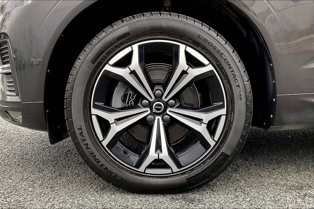 Used 2022 Volvo XC60 B5 Momentum w/ Climate Package image 34