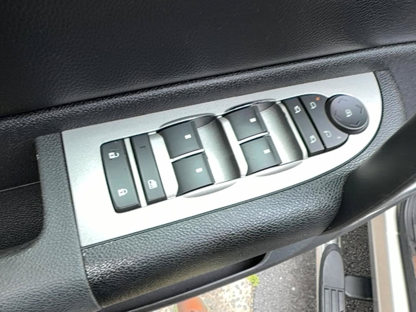 Used 2009 GMC Sierra 1500 SLE w/ Power Pack Plus AWD/4WD image 14