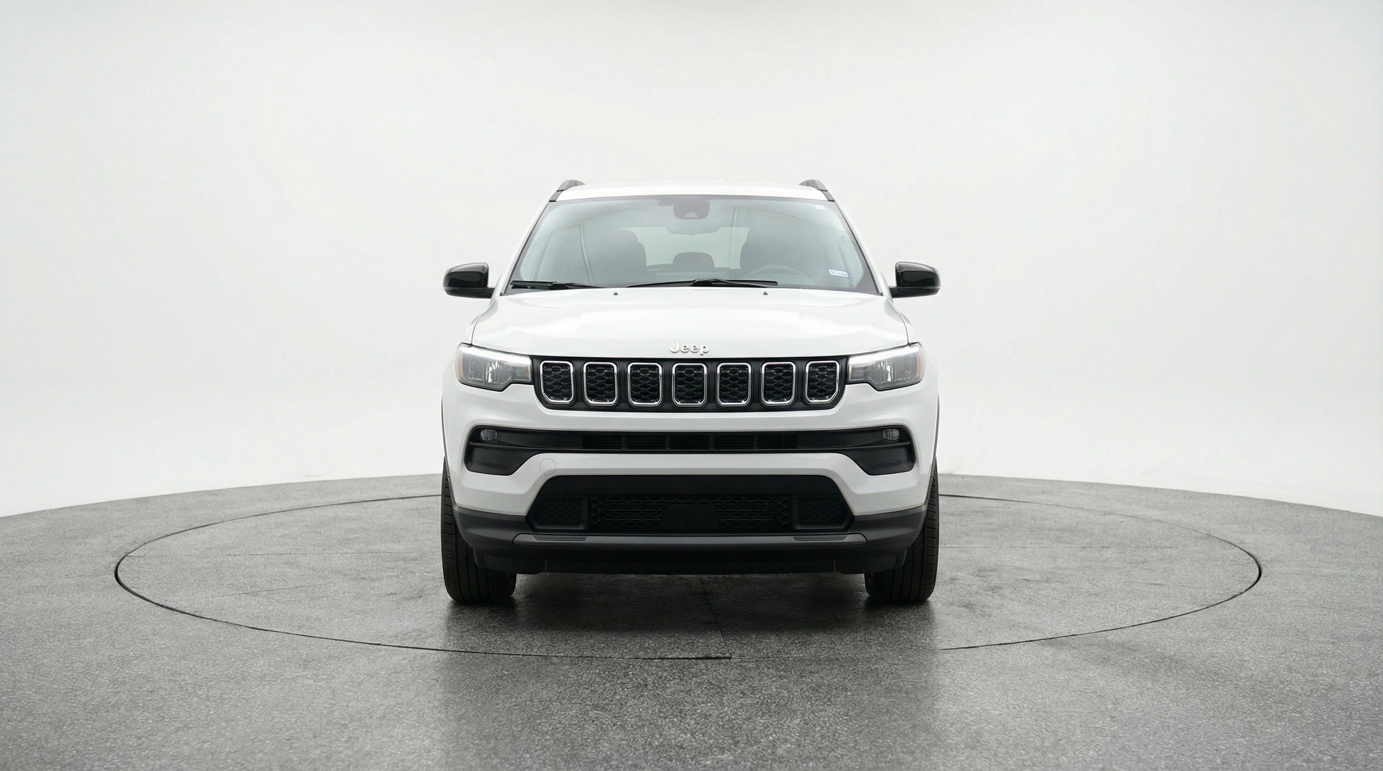 Used 2025 Jeep Compass Latitude AWD/4WD image 2