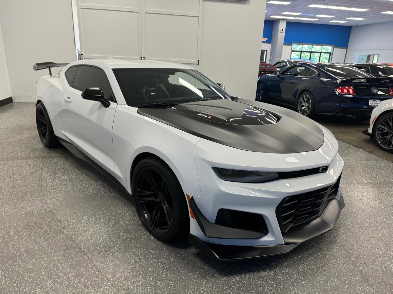 Used 2019 Chevrolet Camaro ZL1 RWD image 4
