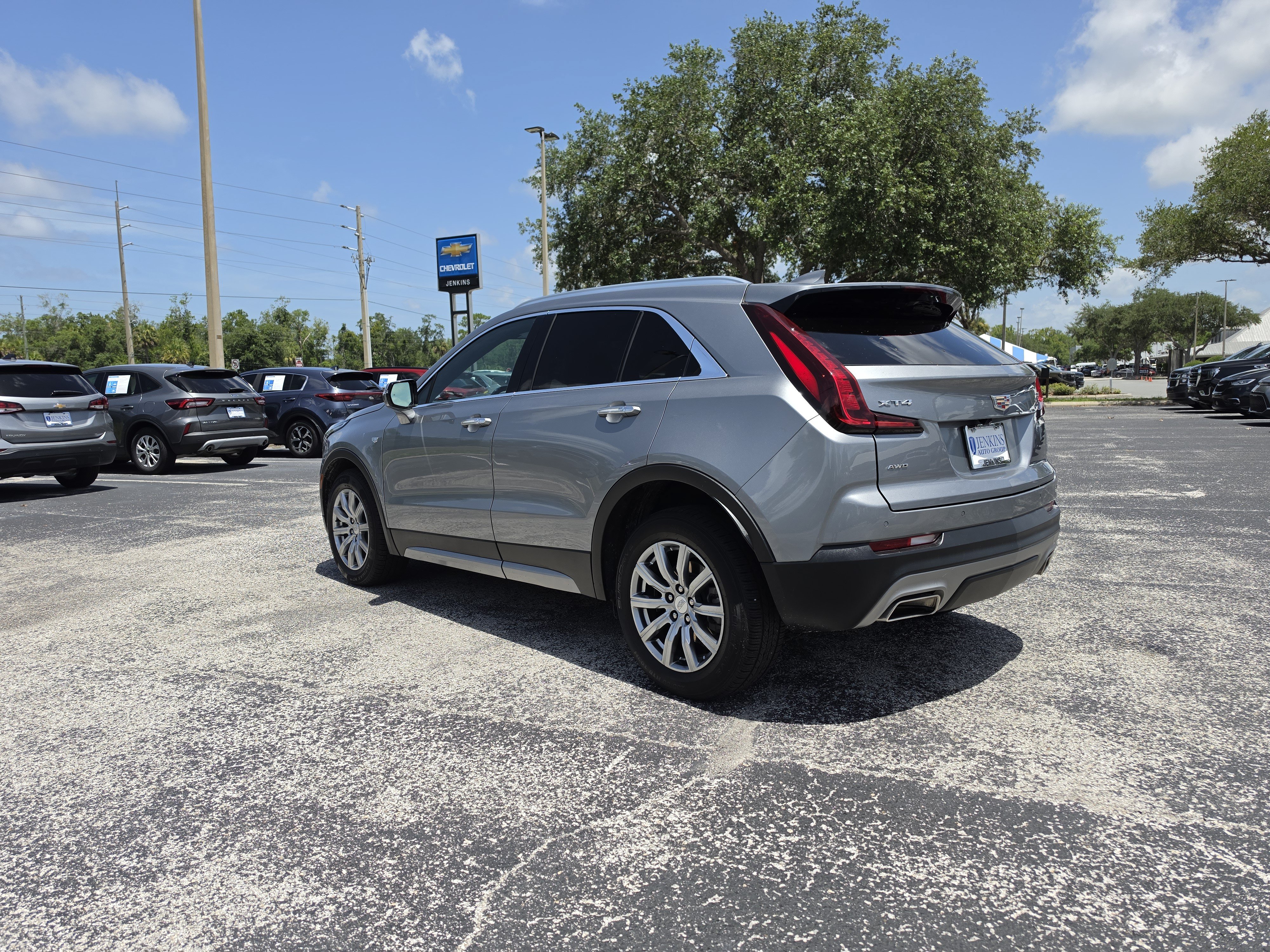 Used 2023 Cadillac XT4 Premium Luxury w/ Cold Weather Package AWD/4WD image 7
