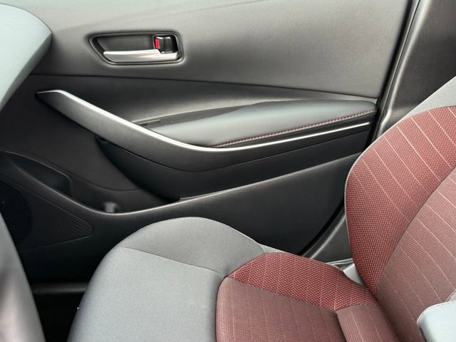 Used 2025 Toyota Corolla SE image 12