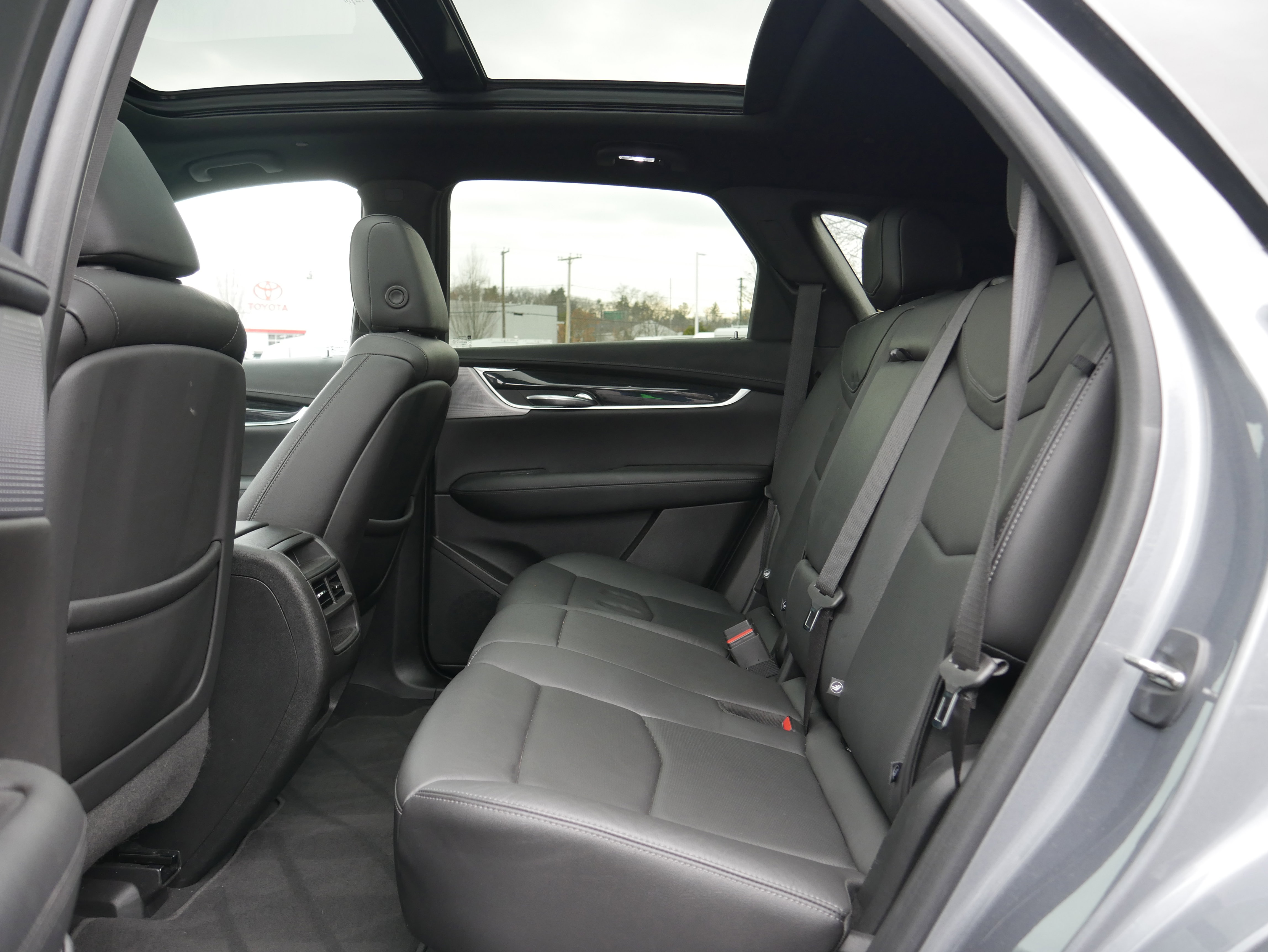 Certified 2020 Cadillac XT5 Premium Luxury w/ LPO, Floor Liner Package image 14