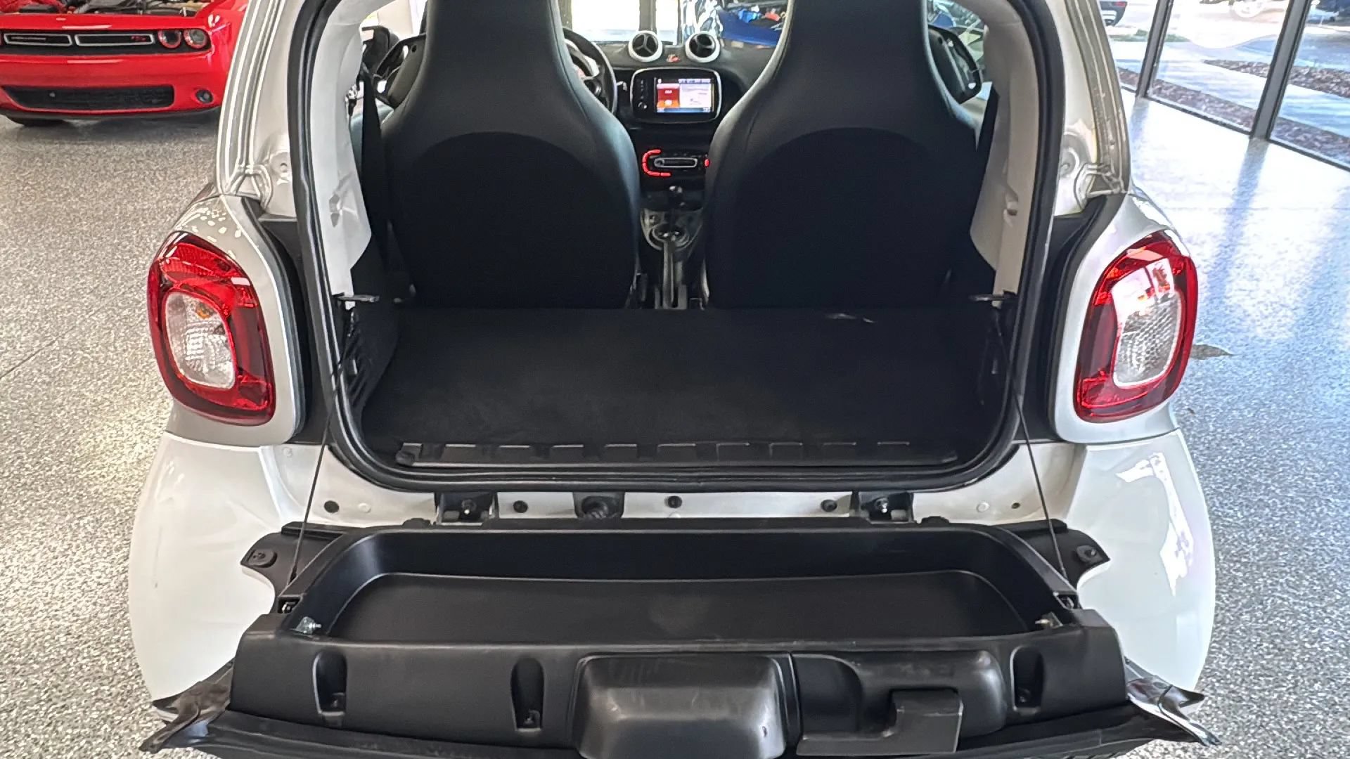 Used 2017 smart fortwo pure RWD image 38