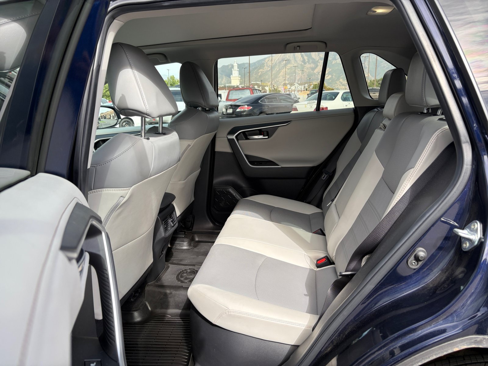 Used 2023 Toyota RAV4 Limited AWD/4WD image 26