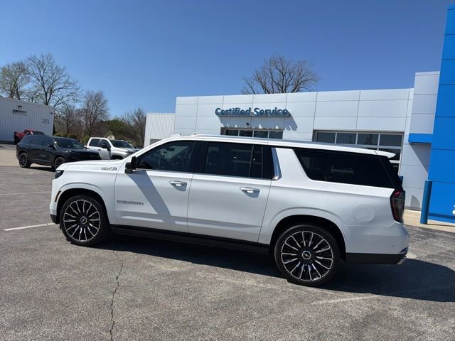 Used 2025 Chevrolet Suburban High Country image 7