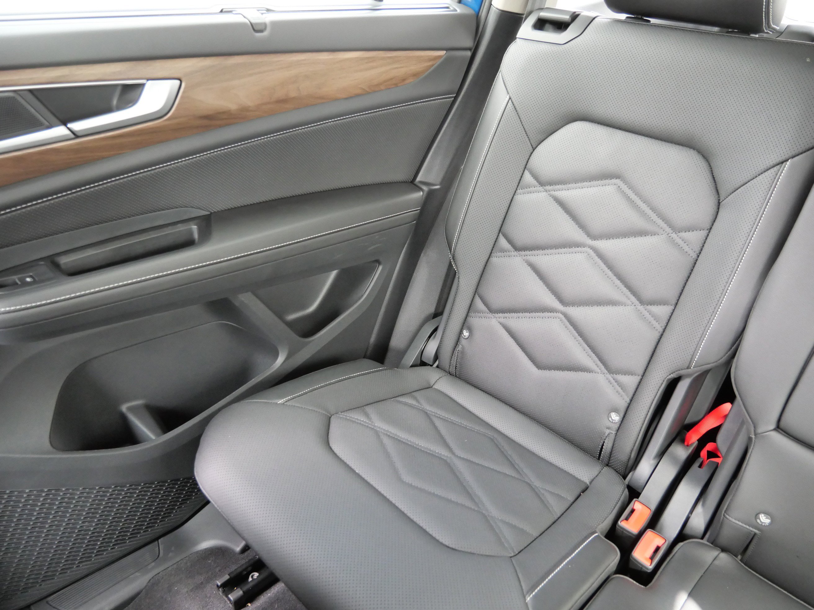 Certified 2025 Volkswagen Atlas SE image 12