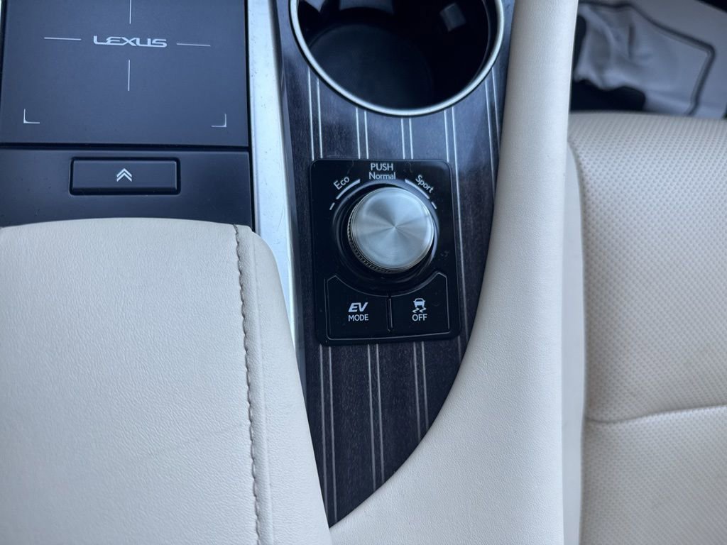 Used 2022 Lexus RX 450hL Luxury image 32