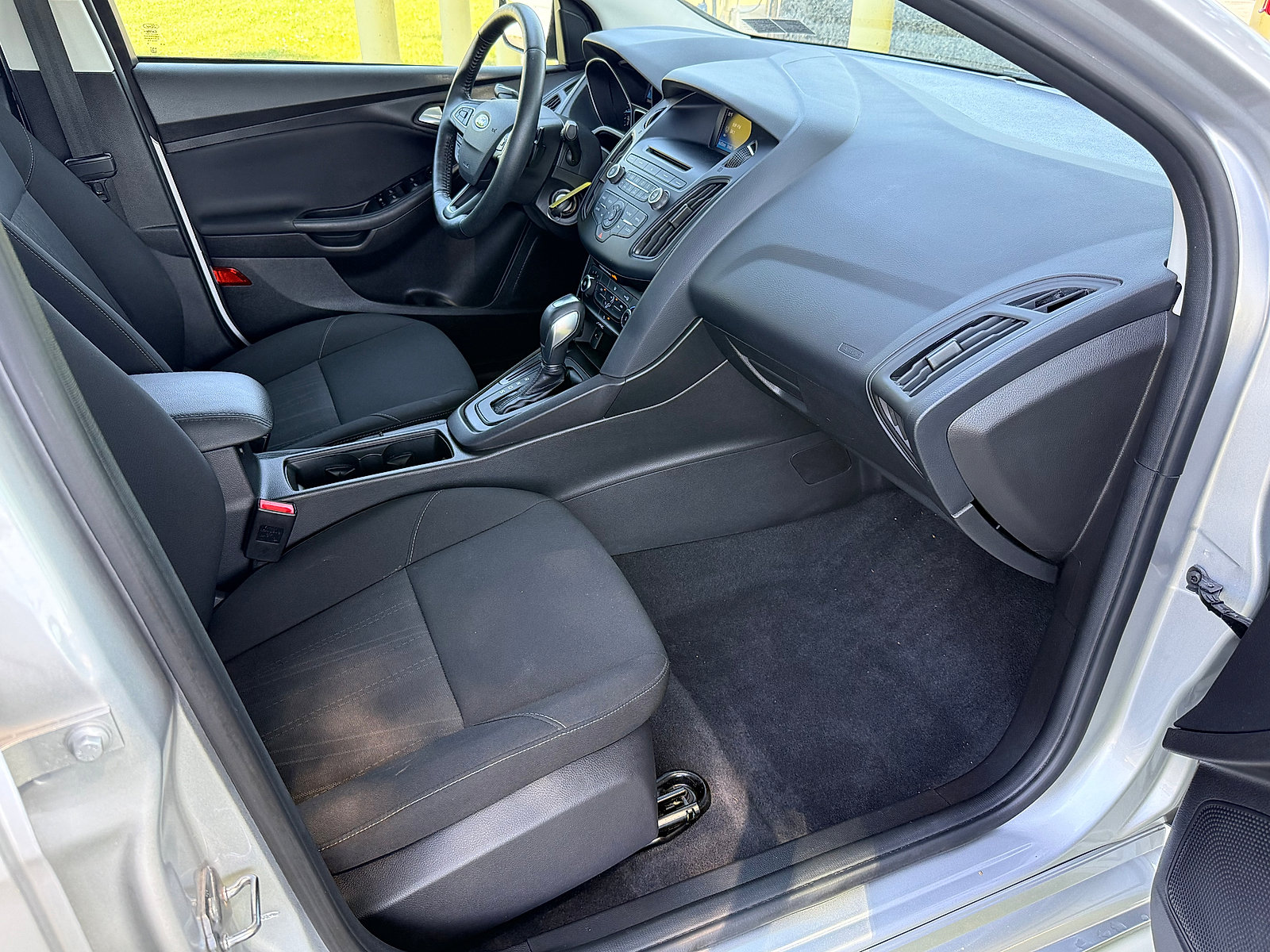 Used 2015 Ford Focus SE w/ SE Sport Package FWD image 34