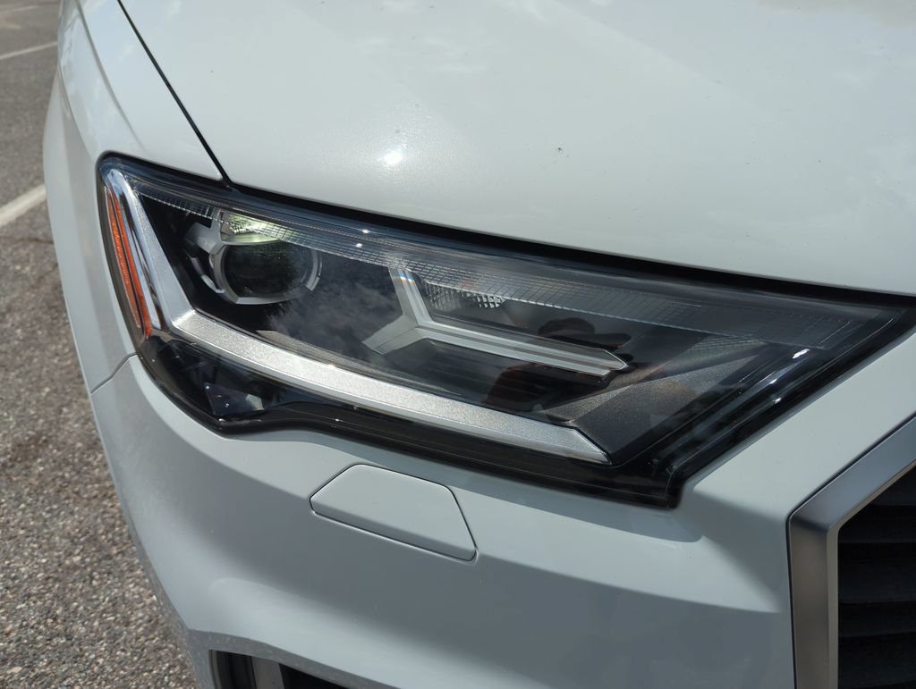 Used 2021 Audi Q7 2.0T Premium w/ Convenience Package AWD/4WD image 17